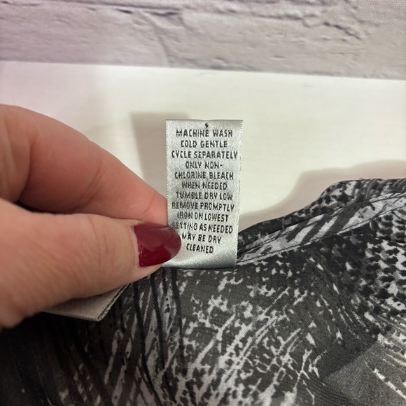 Chico’s Women's Sheer Black and White Top with Ruffles Size XL - Picture 7 of 7